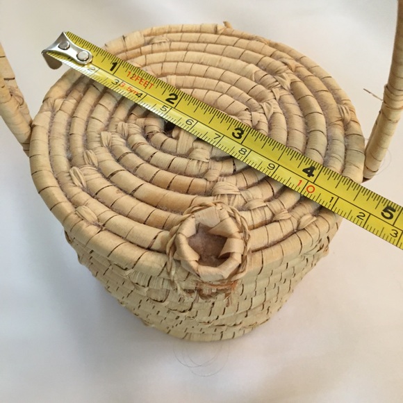 Vintage Wicker Basket with Attached Lid - Picture 5 of 10